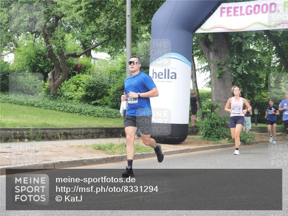 29.06.2025 - hella hamburg halbmarathon KatJ http://msf.ph/oto/8331294 29.06.2025 10:47:12 Zwischen KM18-KM19 5272, 8749 meine-sportfotos.de