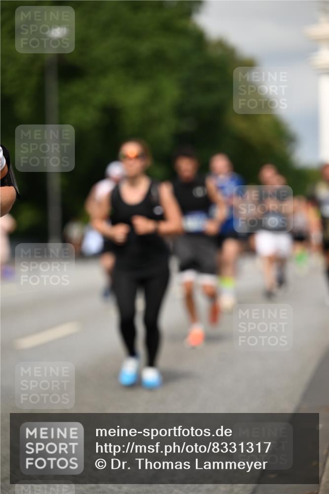 29.06.2025 - hella hamburg halbmarathon Dr. Thomas Lammeyer http://msf.ph/oto/8331317 29.06.2025 10:17:42 Kennedybrücke 1194, 1747, 1939, 2055, 2359, 2721, 2891, 2904, 2987, 4001, 4032, 4795, 4962, 5232, 5631, 5719, 6207, 7460, 7462, 7913, 8673, 9612, 9631, 9886, 10442, 10443 meine-sportfotos.de