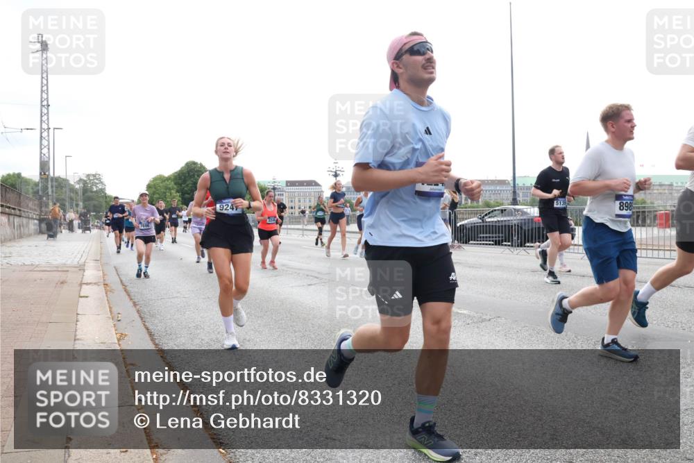 29.06.2025 - hella hamburg halbmarathon Lena Gebhardt http://msf.ph/oto/8331320 29.06.2025 10:37:56 Lombardsbrücke 924, 5139, 898, 1196, 1394, 1475, 1578, 1799, 1901, 1966, 1985, 2199, 2640, 2786, 2853, 3230, 3242, 3246, 3633, 3716, 3880, 4414, 4921, 5139, 5186, 5300, 5522, 5713, 5875, 6199, 6243, 6362, 6697, 6821, 6955, 7118, 7124, 7165, 7244, 7321, 7350, 7552, 7629, 7696, 7914, 8985, 9247, 9288, 9895, 10159, 10506, 10836, 11087, 11543, 12123, 12254, 12472, 12824, 16680, 17798 meine-sportfotos.de