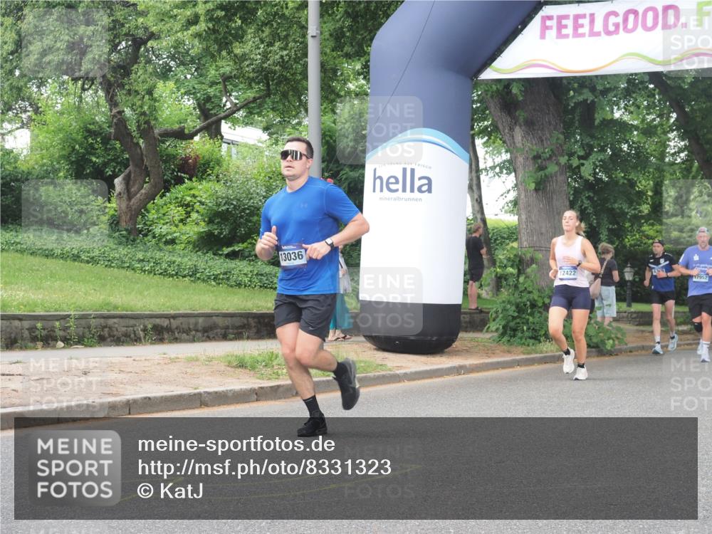 29.06.2025 - hella hamburg halbmarathon KatJ http://msf.ph/oto/8331323 29.06.2025 10:47:12 Zwischen KM18-KM19 5272, 8749 meine-sportfotos.de