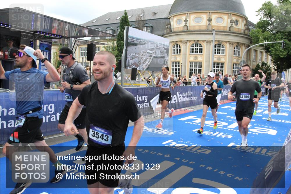 29.06.2025 - hella hamburg halbmarathon Michael Strokosch http://msf.ph/oto/8331329 29.06.2025 10:49:50 Ziel 3060, 3543, 4017, 5460, 5894, 6125, 7332, 9126, 9200, 9551, 9619, 9723, 9924, 11975, 13159, 13463, 14794, 16800, 16877, 17282, 17753, 18926, 19122 meine-sportfotos.de