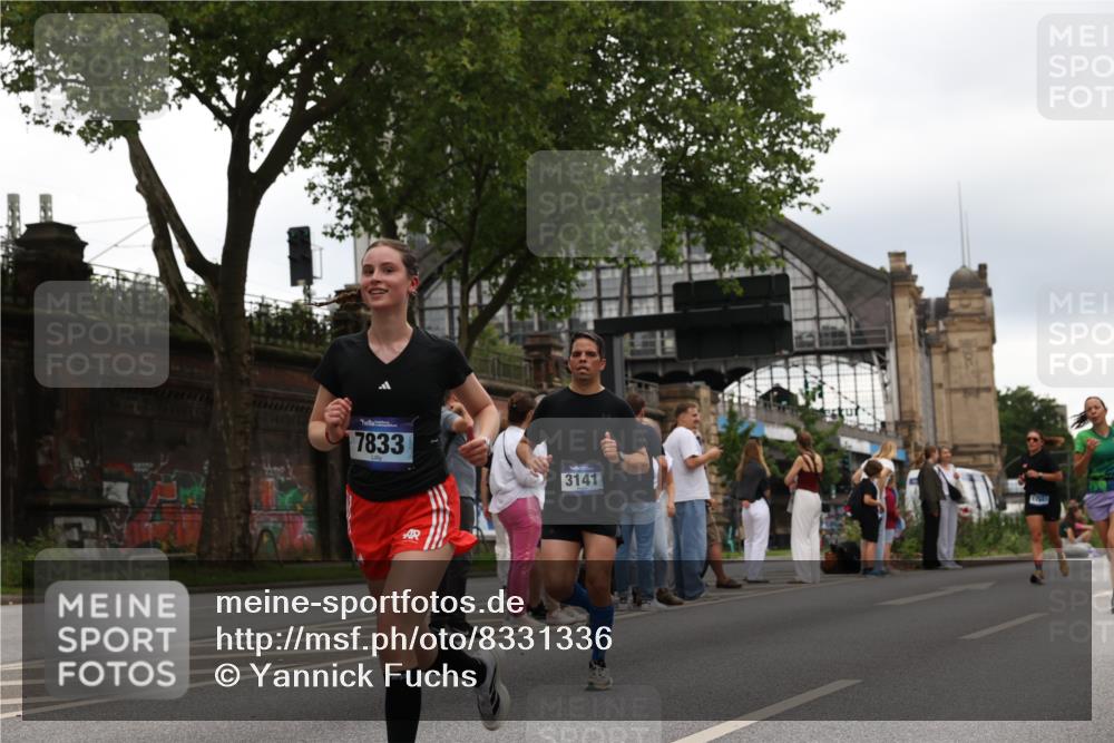 29.06.2025 - hella hamburg halbmarathon Yannick Fuchs http://msf.ph/oto/8331336 29.06.2025 10:51:43 20KM 1200, 1611, 2025, 2236, 2606, 2759, 2806, 2883, 2907, 3093, 3141, 3575, 4426, 4467, 4579, 4833, 5391, 6281, 6302, 6531, 6595, 6892, 7833, 9450, 9485, 10599, 12144, 12509, 13465, 13664, 15217, 15229, 16517, 17415, 17455, 17543, 18508, 18762, 18891 meine-sportfotos.de