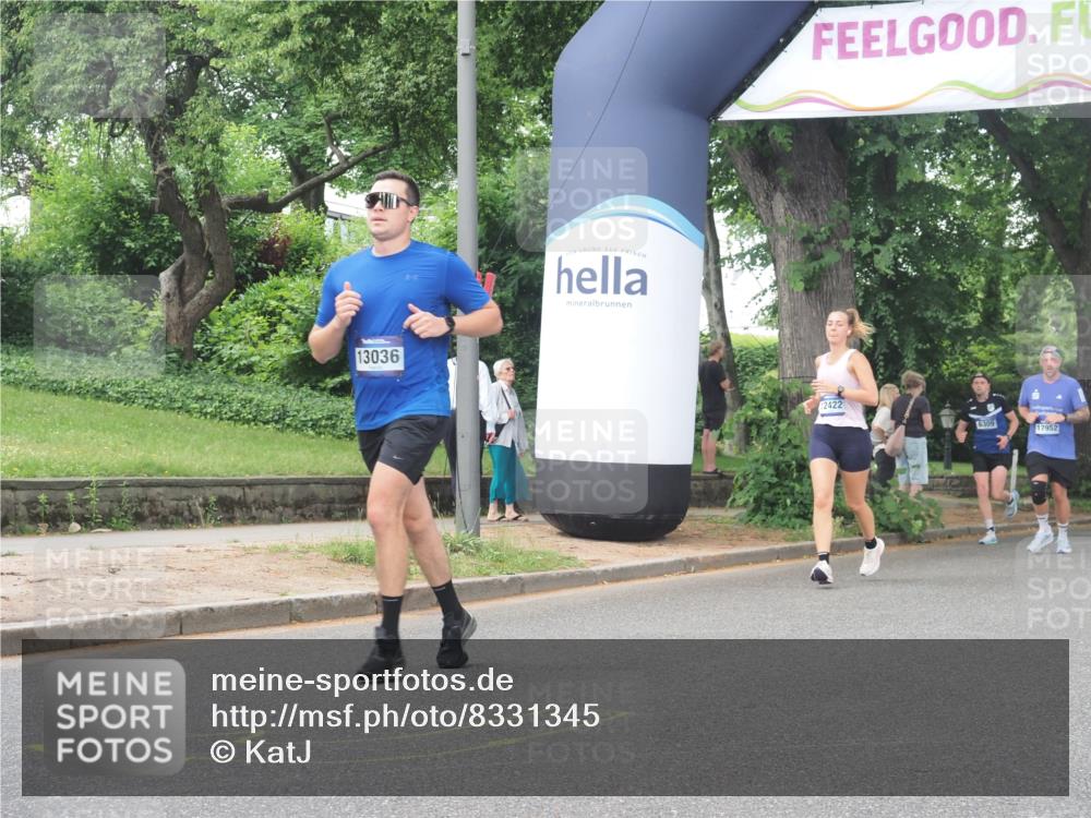 29.06.2025 - hella hamburg halbmarathon KatJ http://msf.ph/oto/8331345 29.06.2025 10:47:12 Zwischen KM18-KM19 5272, 8749 meine-sportfotos.de