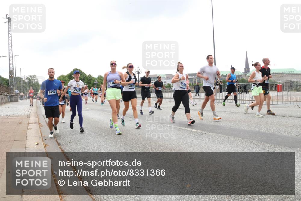 29.06.2025 - hella hamburg halbmarathon Lena Gebhardt http://msf.ph/oto/8331366 29.06.2025 10:47:31 Lombardsbrücke 7631, 7630, 418, 4184, 1523, 145, 1045, 1185, 1246, 1434, 1463, 1523, 1593, 1607, 1639, 1704, 1926, 1961, 2148, 2407, 2537, 2555, 2704, 2790, 2882, 2994, 3339, 4037, 4184, 4239, 4325, 4423, 4483, 4806, 4895, 4974, 4975, 5621, 5622, 5895, 6255, 6256, 6879, 6995, 7073, 7403, 7430, 7431, 7630, 7631, 7970, 8105, 8131, 8270, 8550, 8706, 8915, 8953, 8967, 9018, 9687, 10658, 10991, 11351, 11458, 11730, 11738, 11802, 11909, 12431 meine-sportfotos.de