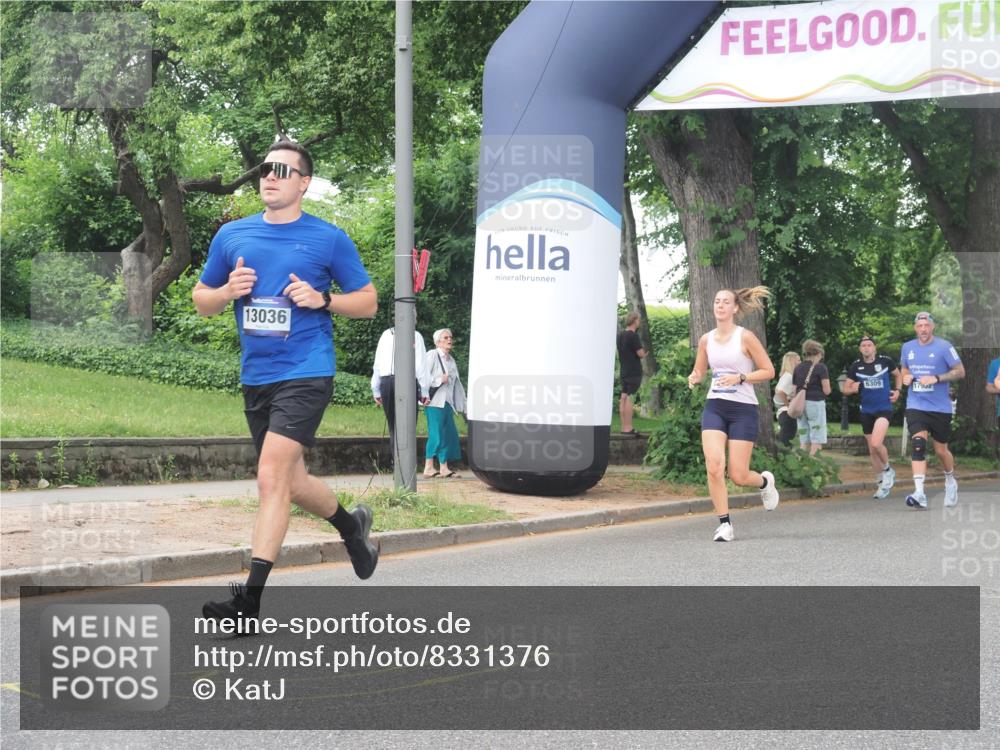 29.06.2025 - hella hamburg halbmarathon KatJ http://msf.ph/oto/8331376 29.06.2025 10:47:12 Zwischen KM18-KM19 5272, 8749 meine-sportfotos.de
