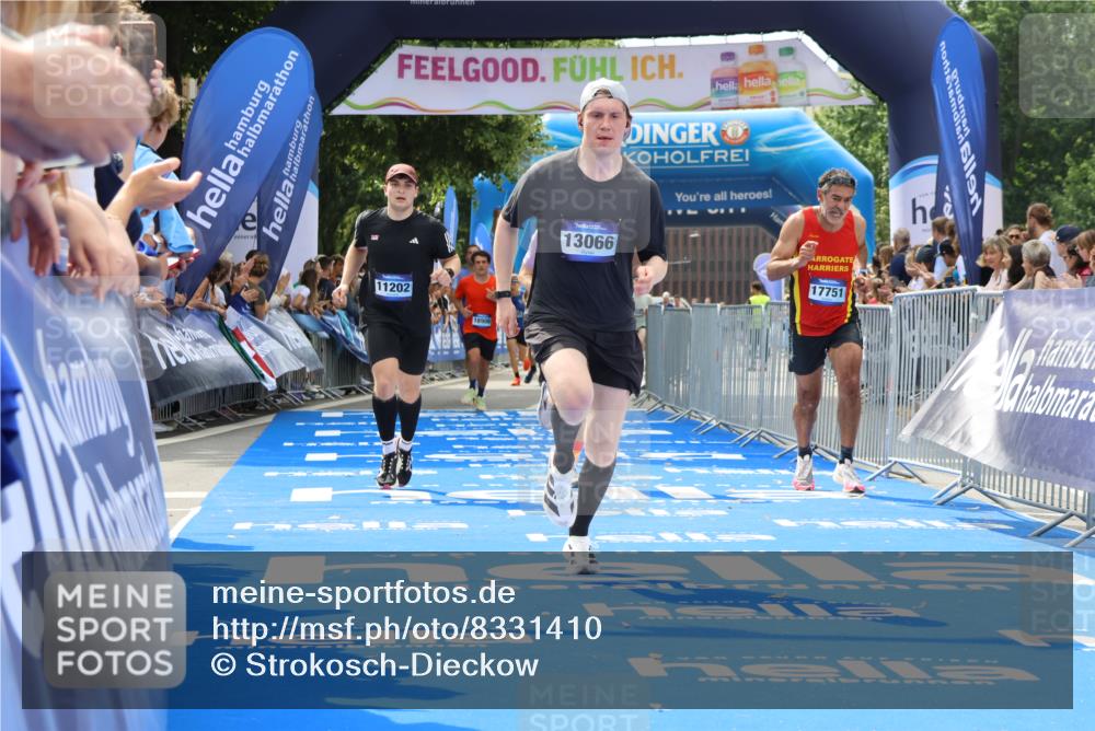 29.06.2025 - hella hamburg halbmarathon Strokosch-Dieckow http://msf.ph/oto/8331410 29.06.2025 10:34:06 Ziel 7884, 7901, 9345, 9376, 11019, 11202, 11227, 13066, 13493, 13494, 14448, 15268, 16724, 17751, 17877, 18906 meine-sportfotos.de