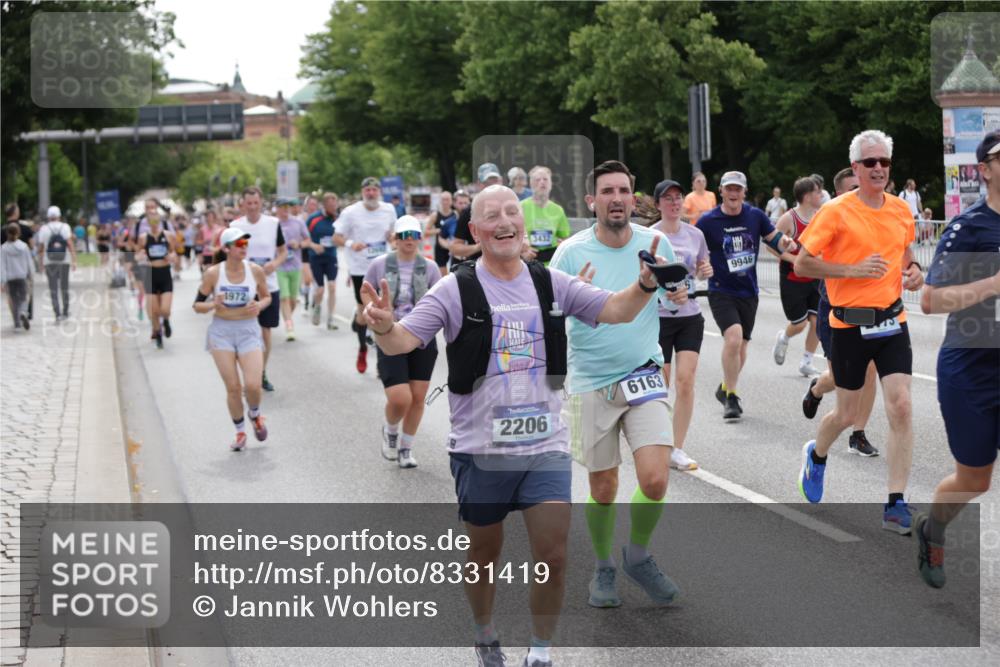 29.06.2025 - hella hamburg halbmarathon Jannik Wohlers http://msf.ph/oto/8331419 29.06.2025 10:40:18 Lombardsbrücke 1075, 1323, 2042, 2173, 2206, 2299, 2762, 2763, 3121, 3306, 3432, 3694, 4044, 4411, 4612, 4906, 4972, 5059, 5753, 6163, 6278, 6280, 6289, 7293, 7956, 8053, 8054, 8378, 8429, 8430, 8739, 9000, 9437, 9946, 10166, 10920, 10940, 11513, 11514, 11686, 12191, 12610, 12692, 12699, 13145, 13773, 15154, 15905, 15933, 16028, 16085, 16449, 16450, 16955, 17267, 17959, 18490, 18946, 19087, 19168 meine-sportfotos.de