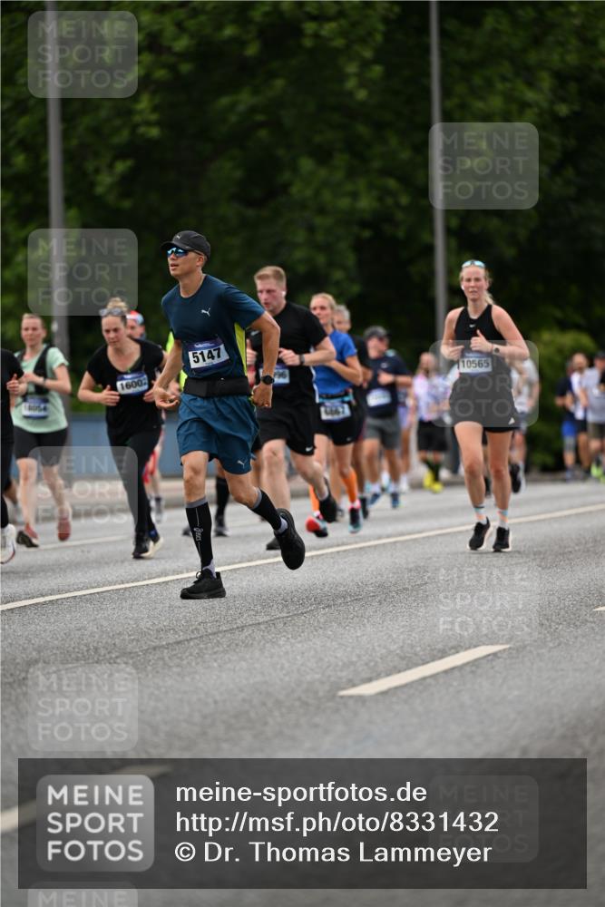 29.06.2025 - hella hamburg halbmarathon Dr. Thomas Lammeyer http://msf.ph/oto/8331432 29.06.2025 10:39:46 Kennedybrücke 2198, 2412, 2787, 3170, 3828, 3958, 4333, 4696, 4703, 4965, 5147, 6029, 6189, 6365, 6379, 6397, 6471, 6867, 8249, 8296, 8567, 9470, 9803, 9819, 10358, 10360, 10565, 10652, 11233, 11320, 11359 meine-sportfotos.de