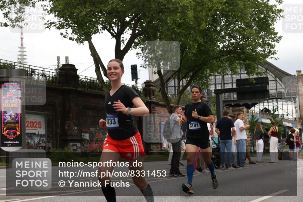 29.06.2025 - hella hamburg halbmarathon Yannick Fuchs http://msf.ph/oto/8331453 29.06.2025 10:51:43 20KM 1200, 1611, 2025, 2236, 2606, 2759, 2806, 2883, 2907, 3093, 3141, 3575, 4426, 4467, 4579, 4833, 5391, 6281, 6302, 6531, 6595, 6892, 7833, 9450, 9485, 10599, 12144, 12509, 13465, 13664, 15217, 15229, 16517, 17415, 17455, 17543, 18508, 18762, 18891 meine-sportfotos.de