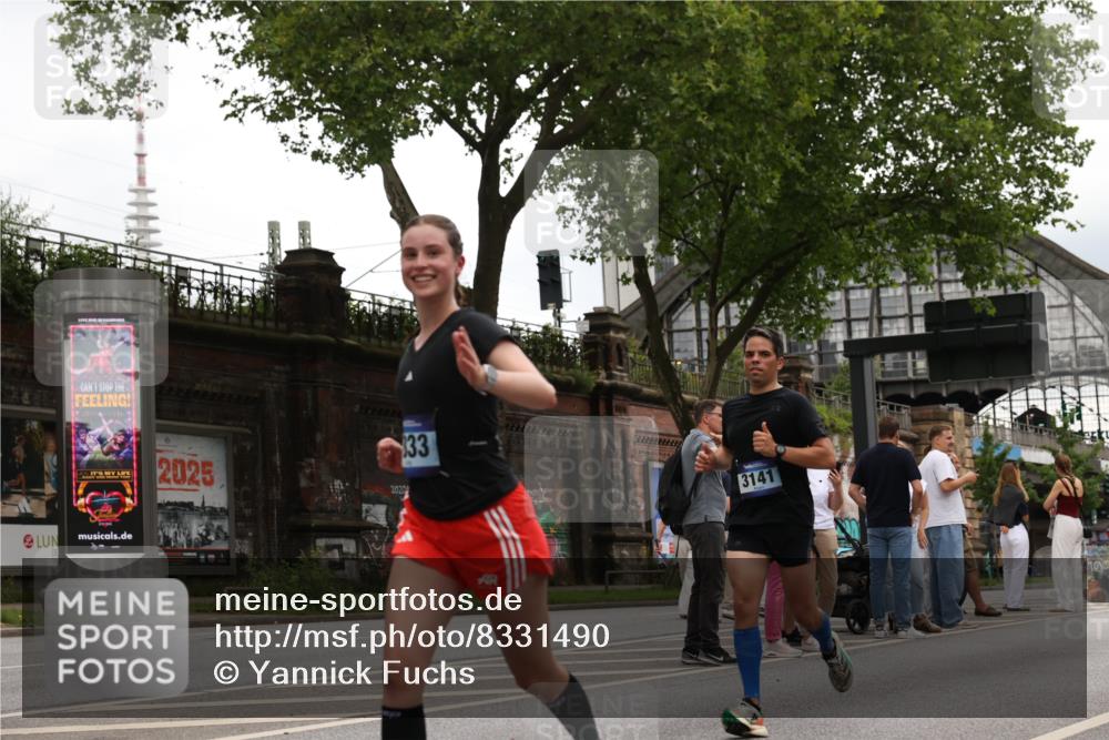29.06.2025 - hella hamburg halbmarathon Yannick Fuchs http://msf.ph/oto/8331490 29.06.2025 10:51:43 20KM 1200, 1611, 2025, 2236, 2606, 2759, 2806, 2883, 2907, 3093, 3141, 3575, 4426, 4467, 4579, 4833, 5391, 6281, 6302, 6531, 6595, 6892, 7833, 9450, 9485, 10599, 12144, 12509, 13465, 13664, 15217, 15229, 16517, 17415, 17455, 17543, 18508, 18762, 18891 meine-sportfotos.de