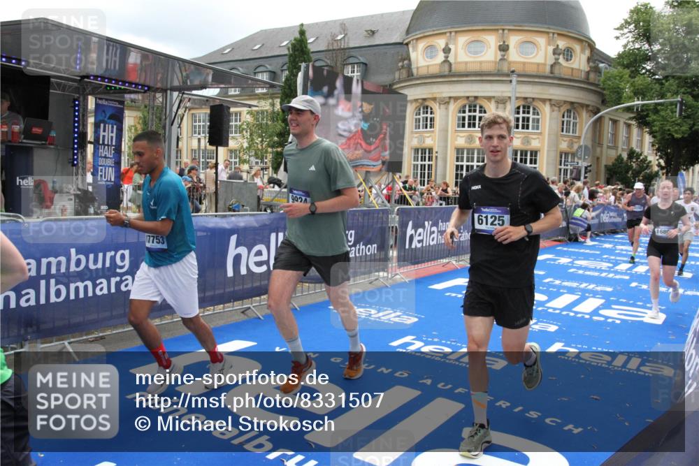 29.06.2025 - hella hamburg halbmarathon Michael Strokosch http://msf.ph/oto/8331507 29.06.2025 10:49:52 Ziel 3543, 4017, 5460, 5894, 6125, 8455, 9126, 9200, 9551, 9597, 9723, 9924, 11975, 13159, 13463, 14794, 16800, 17282, 17753, 19109, 19122 meine-sportfotos.de
