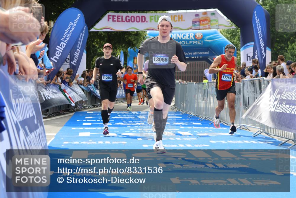29.06.2025 - hella hamburg halbmarathon Strokosch-Dieckow http://msf.ph/oto/8331536 29.06.2025 10:34:06 Ziel 7884, 7901, 9345, 9376, 11019, 11202, 11227, 13066, 13493, 13494, 14448, 15268, 16724, 17751, 17877, 18906 meine-sportfotos.de