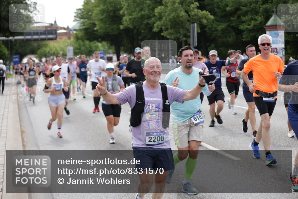 29.06.2025 - hella hamburg halbmarathon Jannik Wohlers http://msf.ph/oto/8331570 29.06.2025 10:40:19 Lombardsbrücke 1075, 1323, 2042, 2173, 2206, 2299, 2762, 2763, 2858, 3121, 3306, 3432, 3694, 4044, 4411, 4530, 4612, 4906, 4972, 5059, 5753, 6163, 6278, 6280, 6289, 7293, 7956, 8053, 8054, 8378, 8429, 8430, 8739, 9000, 9437, 9946, 10166, 10920, 10940, 11513, 11514, 11686, 12191, 12610, 12692, 12699, 13145, 13773, 15154, 15905, 15933, 16028, 16085, 16449, 16450, 17267, 17959, 18946, 19087, 19168 meine-sportfotos.de