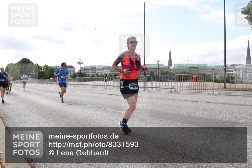 29.06.2025 - hella hamburg halbmarathon Lena Gebhardt http://msf.ph/oto/8331593 29.06.2025 10:13:09 Lombardsbrücke 18732, 18048, 17699, 1007, 1020, 1051, 1747, 1851, 1859, 1939, 2531, 2891, 2942, 2961, 3218, 3360, 3728, 3729, 4187, 4532, 6207, 6489, 7346, 7460, 7873, 7907, 8398, 8405, 8913, 8917, 9141, 9527, 10067, 10402, 11025, 11720, 12492, 14404, 14869, 15012, 15531, 15922, 16030, 16255, 16323, 16437, 16826, 16911, 17061, 17474, 17699, 17988, 17994, 18048, 18320, 18530, 18732 meine-sportfotos.de