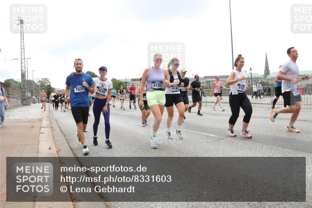 29.06.2025 - hella hamburg halbmarathon Lena Gebhardt http://msf.ph/oto/8331603 29.06.2025 10:47:32 Lombardsbrücke 7631, 7630, 4182, 1523, 4184, 3339, 1045, 1185, 1246, 1434, 1463, 1523, 1607, 1618, 1639, 1704, 1926, 2148, 2407, 2491, 2537, 2555, 2704, 2790, 2882, 2994, 3339, 4037, 4184, 4239, 4325, 4423, 4483, 4806, 4895, 4974, 4975, 5621, 5622, 5895, 6255, 6256, 6879, 6995, 7073, 7403, 7430, 7431, 7630, 7631, 7970, 8105, 8131, 8270, 8550, 8706, 8915, 8953, 9018, 9687, 10658, 10991, 11351, 11458, 11730, 11738, 11802, 11909, 12431 meine-sportfotos.de