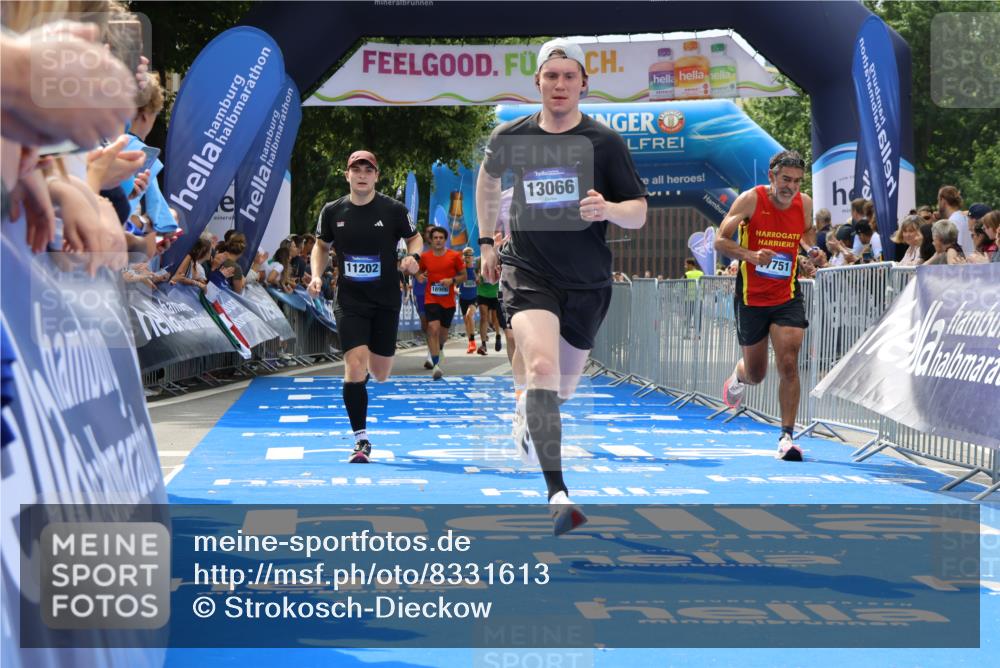 29.06.2025 - hella hamburg halbmarathon Strokosch-Dieckow http://msf.ph/oto/8331613 29.06.2025 10:34:06 Ziel 7884, 7901, 9345, 9376, 11019, 11202, 11227, 13066, 13493, 13494, 14448, 15268, 16724, 17751, 17877, 18906 meine-sportfotos.de