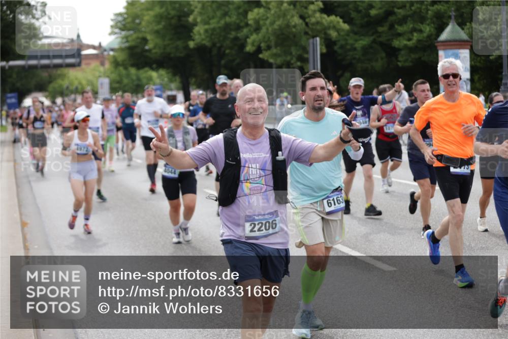 29.06.2025 - hella hamburg halbmarathon Jannik Wohlers http://msf.ph/oto/8331656 29.06.2025 10:40:19 Lombardsbrücke 1075, 1323, 2042, 2173, 2206, 2299, 2762, 2763, 2858, 3121, 3306, 3432, 3694, 4044, 4411, 4530, 4612, 4906, 4972, 5059, 5753, 6163, 6278, 6280, 6289, 7293, 7956, 8053, 8054, 8378, 8429, 8430, 8739, 9000, 9437, 9946, 10166, 10920, 10940, 11513, 11514, 11686, 12191, 12610, 12692, 12699, 13145, 13773, 15154, 15905, 15933, 16028, 16085, 16449, 16450, 17267, 17959, 18946, 19087, 19168 meine-sportfotos.de