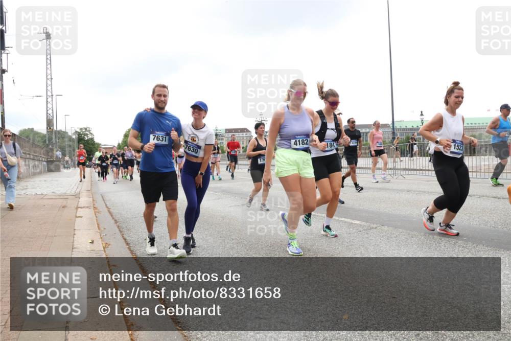 29.06.2025 - hella hamburg halbmarathon Lena Gebhardt http://msf.ph/oto/8331658 29.06.2025 10:47:32 Lombardsbrücke 7631, 4182, 184, 11278, 1523, 7630, 170, 1045, 1185, 1246, 1434, 1463, 1523, 1607, 1618, 1639, 1704, 1926, 2148, 2407, 2491, 2537, 2555, 2704, 2790, 2882, 2994, 3339, 4037, 4184, 4239, 4325, 4423, 4483, 4806, 4895, 4974, 4975, 5621, 5622, 5895, 6255, 6256, 6879, 6995, 7073, 7403, 7430, 7431, 7630, 7631, 7970, 8105, 8131, 8270, 8550, 8706, 8915, 8953, 9018, 9687, 10658, 10991, 11351, 11458, 11730, 11738, 11802, 11909, 12431 meine-sportfotos.de