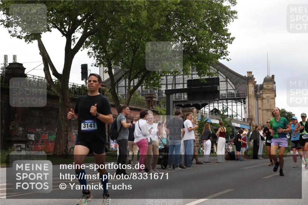 29.06.2025 - hella hamburg halbmarathon Yannick Fuchs http://msf.ph/oto/8331671 29.06.2025 10:51:44 20KM 1200, 1611, 2025, 2236, 2606, 2759, 2806, 2883, 2907, 3093, 3141, 3575, 4426, 4467, 4579, 4632, 4833, 5391, 6281, 6302, 6531, 6595, 6892, 7138, 7833, 9450, 9485, 10599, 12144, 13465, 14571, 15217, 15229, 16517, 17415, 17455, 17543, 18068, 18501, 18508, 18762, 18891 meine-sportfotos.de