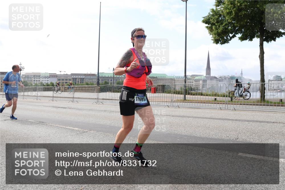 29.06.2025 - hella hamburg halbmarathon Lena Gebhardt http://msf.ph/oto/8331732 29.06.2025 10:13:10 Lombardsbrücke 18048, 17699, 1007, 1020, 1051, 1747, 1851, 1859, 1939, 2531, 2891, 2942, 2961, 3218, 3360, 3728, 3729, 4187, 4532, 6207, 6489, 7346, 7460, 7873, 7907, 8398, 8405, 8913, 8917, 9141, 9527, 10067, 10402, 11025, 11720, 12492, 14404, 14869, 15012, 15531, 15922, 16030, 16255, 16323, 16437, 16826, 16911, 17061, 17474, 17699, 17988, 17994, 18048, 18222, 18320, 18530, 18732 meine-sportfotos.de