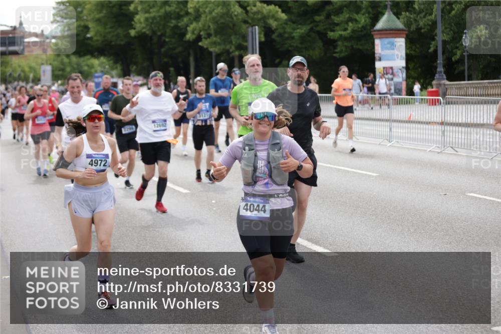 29.06.2025 - hella hamburg halbmarathon Jannik Wohlers http://msf.ph/oto/8331739 29.06.2025 10:40:21 Lombardsbrücke 1075, 1323, 2042, 2173, 2206, 2299, 2858, 3121, 3306, 3432, 3694, 4044, 4411, 4530, 4612, 4775, 4906, 4972, 5753, 6098, 6163, 6280, 6289, 7293, 7956, 8053, 8054, 8378, 8429, 8430, 8739, 9009, 9237, 9437, 9946, 10166, 10920, 10940, 11053, 11513, 11514, 11686, 12191, 12610, 12692, 12699, 13145, 13773, 15154, 15905, 16028, 16085, 16449, 16450, 17267, 17959, 19087, 19168 meine-sportfotos.de
