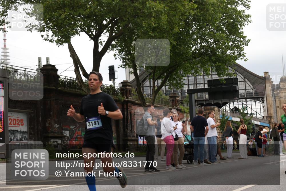 29.06.2025 - hella hamburg halbmarathon Yannick Fuchs http://msf.ph/oto/8331770 29.06.2025 10:51:44 20KM 1200, 1611, 2025, 2236, 2606, 2759, 2806, 2883, 2907, 3093, 3141, 3575, 4426, 4467, 4579, 4632, 4833, 5391, 6281, 6302, 6531, 6595, 6892, 7138, 7833, 9450, 9485, 10599, 12144, 13465, 14571, 15217, 15229, 16517, 17415, 17455, 17543, 18068, 18501, 18508, 18762, 18891 meine-sportfotos.de