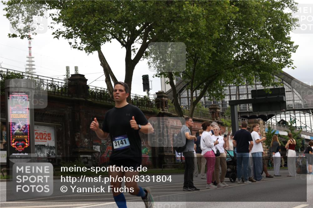 29.06.2025 - hella hamburg halbmarathon Yannick Fuchs http://msf.ph/oto/8331804 29.06.2025 10:51:44 20KM 1200, 1611, 2025, 2236, 2606, 2759, 2806, 2883, 2907, 3093, 3141, 3575, 4426, 4467, 4579, 4632, 4833, 5391, 6281, 6302, 6531, 6595, 6892, 7138, 7833, 9450, 9485, 10599, 12144, 13465, 14571, 15217, 15229, 16517, 17415, 17455, 17543, 18068, 18501, 18508, 18762, 18891 meine-sportfotos.de