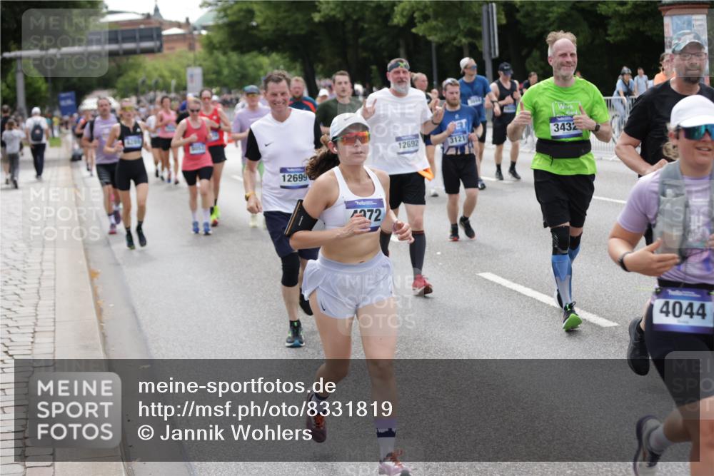 29.06.2025 - hella hamburg halbmarathon Jannik Wohlers http://msf.ph/oto/8331819 29.06.2025 10:40:21 Lombardsbrücke 1075, 1323, 2042, 2173, 2206, 2299, 2858, 3121, 3306, 3432, 3694, 4044, 4411, 4530, 4612, 4775, 4906, 4972, 5753, 6098, 6163, 6280, 6289, 7293, 7956, 8053, 8054, 8378, 8429, 8430, 8739, 9009, 9237, 9437, 9946, 10166, 10920, 10940, 11053, 11513, 11514, 11686, 12191, 12610, 12692, 12699, 13145, 13773, 15154, 15905, 16028, 16085, 16449, 16450, 17267, 17959, 19087, 19168 meine-sportfotos.de