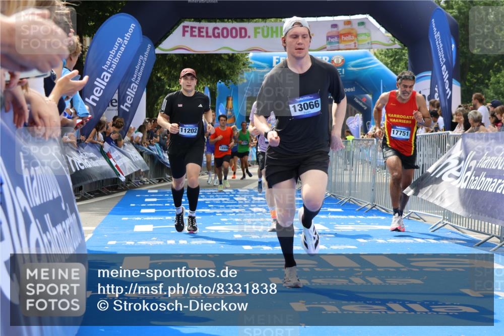 29.06.2025 - hella hamburg halbmarathon Strokosch-Dieckow http://msf.ph/oto/8331838 29.06.2025 10:34:06 Ziel 7884, 7901, 9345, 9376, 11019, 11202, 11227, 13066, 13493, 13494, 14448, 15268, 16724, 17751, 17877, 18906 meine-sportfotos.de