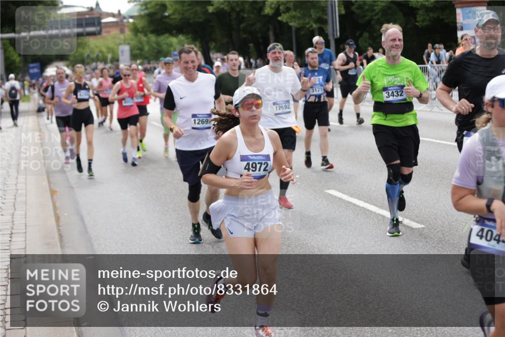 29.06.2025 - hella hamburg halbmarathon Jannik Wohlers http://msf.ph/oto/8331864 29.06.2025 10:40:21 Lombardsbrücke 1075, 1323, 2042, 2173, 2206, 2299, 2858, 3121, 3306, 3432, 3694, 4044, 4411, 4530, 4612, 4775, 4906, 4972, 5753, 6098, 6163, 6280, 6289, 7293, 7956, 8053, 8054, 8378, 8429, 8430, 8739, 9009, 9237, 9437, 9946, 10166, 10920, 10940, 11053, 11513, 11514, 11686, 12191, 12610, 12692, 12699, 13145, 13773, 15154, 15905, 16028, 16085, 16449, 16450, 17267, 17959, 19087, 19168 meine-sportfotos.de