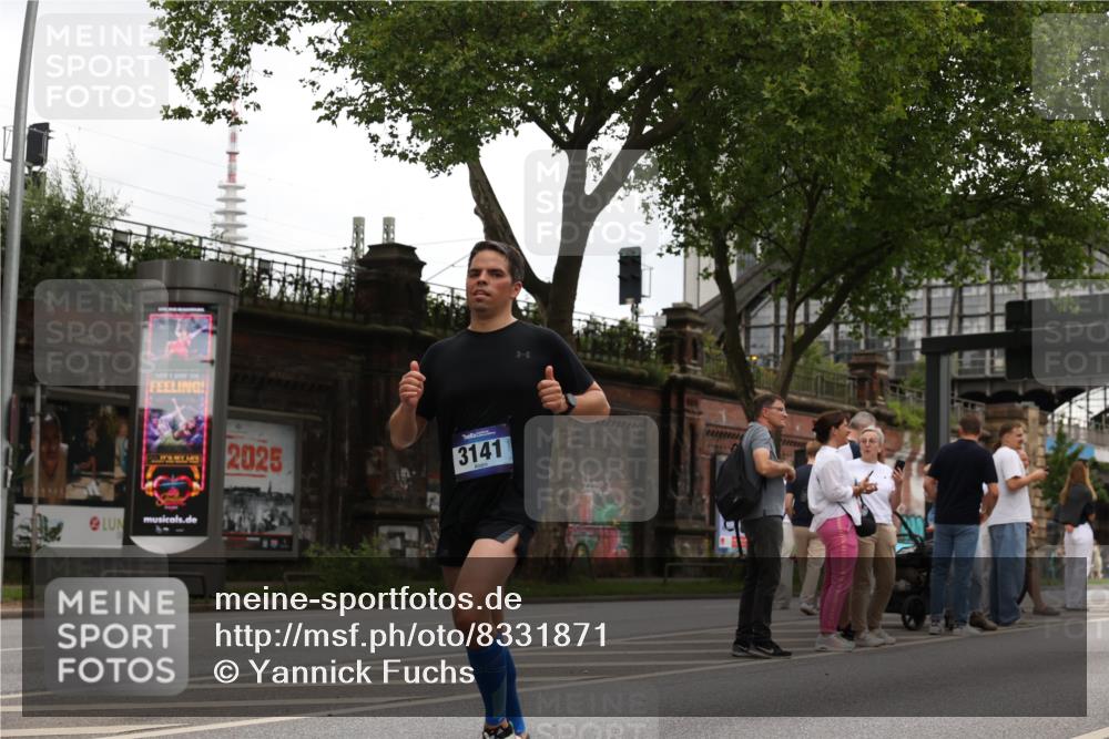 29.06.2025 - hella hamburg halbmarathon Yannick Fuchs http://msf.ph/oto/8331871 29.06.2025 10:51:44 20KM 1200, 1611, 2025, 2236, 2606, 2759, 2806, 2883, 2907, 3093, 3141, 3575, 4426, 4467, 4579, 4632, 4833, 5391, 6281, 6302, 6531, 6595, 6892, 7138, 7833, 9450, 9485, 10599, 12144, 13465, 14571, 15217, 15229, 16517, 17415, 17455, 17543, 18068, 18501, 18508, 18762, 18891 meine-sportfotos.de