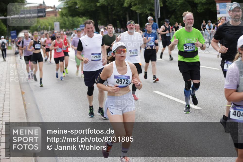 29.06.2025 - hella hamburg halbmarathon Jannik Wohlers http://msf.ph/oto/8331885 29.06.2025 10:40:21 Lombardsbrücke 1075, 1323, 2042, 2173, 2206, 2299, 2858, 3121, 3306, 3432, 3694, 4044, 4411, 4530, 4612, 4775, 4906, 4972, 5753, 6098, 6163, 6280, 6289, 7293, 7956, 8053, 8054, 8378, 8429, 8430, 8739, 9009, 9237, 9437, 9946, 10166, 10920, 10940, 11053, 11513, 11514, 11686, 12191, 12610, 12692, 12699, 13145, 13773, 15154, 15905, 16028, 16085, 16449, 16450, 17267, 17959, 19087, 19168 meine-sportfotos.de