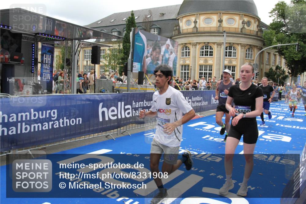 29.06.2025 - hella hamburg halbmarathon Michael Strokosch http://msf.ph/oto/8331908 29.06.2025 10:49:54 Ziel 2540, 4017, 5460, 6125, 8455, 9126, 9200, 9491, 9597, 9924, 11975, 12527, 13463, 16800, 16887, 17753, 19109, 19122 meine-sportfotos.de