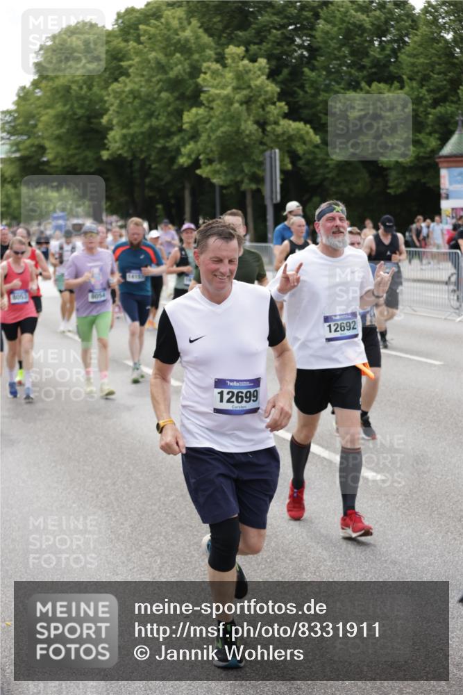 29.06.2025 - hella hamburg halbmarathon Jannik Wohlers http://msf.ph/oto/8331911 29.06.2025 10:40:23 Lombardsbrücke 1075, 1323, 2042, 2173, 2206, 2299, 2858, 3121, 3306, 3432, 3694, 4044, 4411, 4530, 4612, 4774, 4775, 4972, 5753, 6098, 6163, 6289, 7293, 7956, 8053, 8054, 8429, 8430, 9009, 9237, 9437, 9946, 10166, 10920, 10940, 11053, 11513, 11514, 11686, 12191, 12610, 12692, 12699, 13145, 13773, 15154, 15905, 16028, 16297, 16449, 16450, 17267, 19087, 19168 meine-sportfotos.de