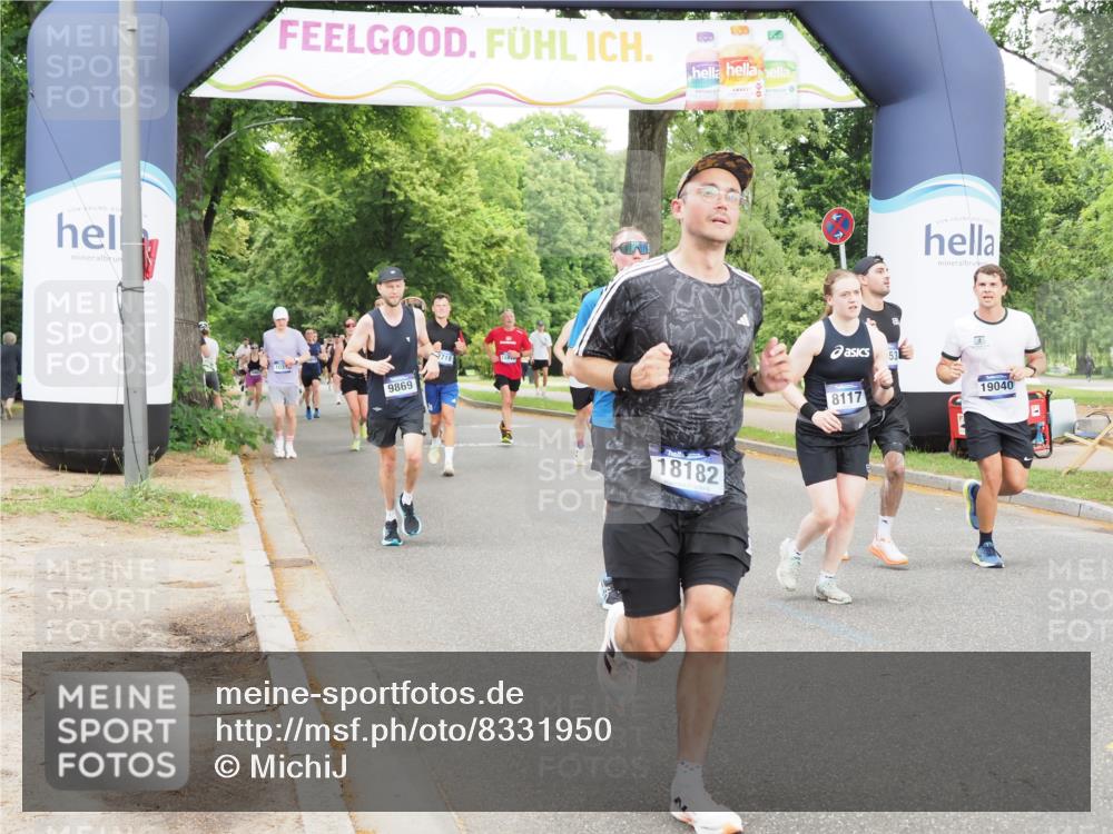 29.06.2025 - hella hamburg halbmarathon MichiJ http://msf.ph/oto/8331950 29.06.2025 10:38:16 Zwischen KM18-KM19 2207, 6795, 7312, 7952, 8117, 8313, 9869, 12527, 12624, 13701, 13799, 14125, 14361, 14562, 17179, 18182, 18657, 18658, 19040, 19053 meine-sportfotos.de
