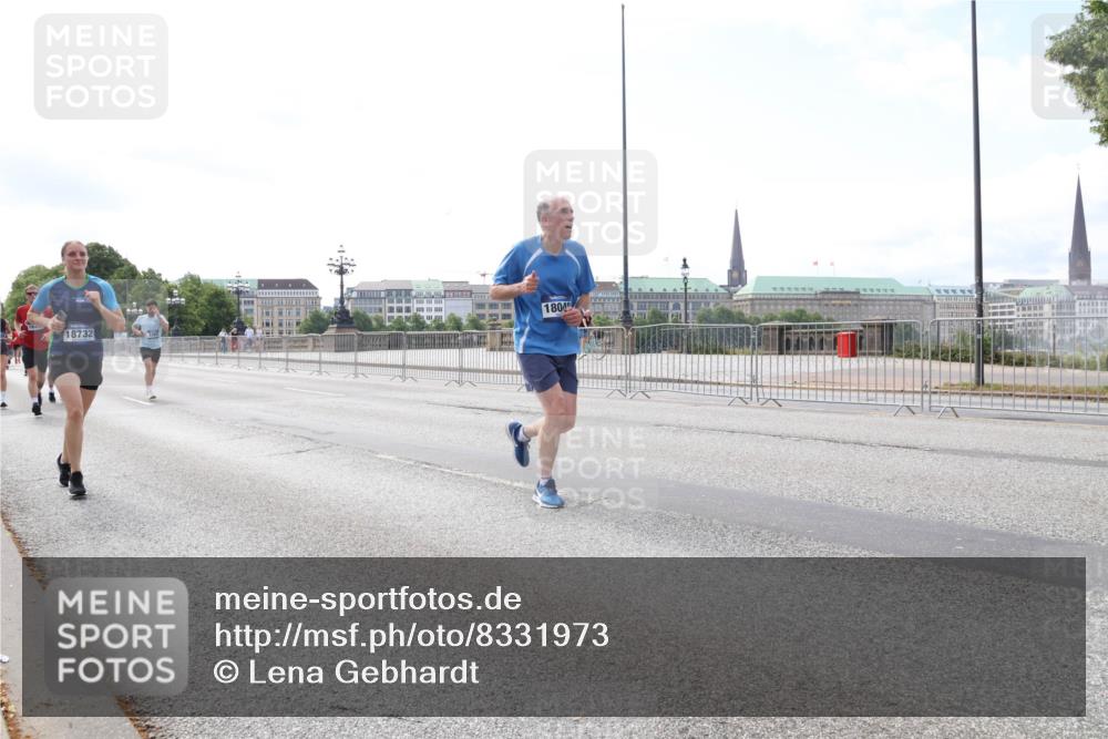 29.06.2025 - hella hamburg halbmarathon Lena Gebhardt http://msf.ph/oto/8331973 29.06.2025 10:13:11 Lombardsbrücke 18732, 1804, 1007, 1020, 1051, 1747, 1851, 1859, 1939, 2531, 2891, 2942, 2961, 3218, 3360, 3728, 3729, 4187, 4532, 6207, 6489, 7346, 7460, 7873, 7907, 8398, 8405, 8913, 8917, 9141, 9527, 9612, 10067, 10402, 11025, 11720, 12492, 13331, 14404, 15012, 15531, 15922, 16030, 16255, 16323, 16437, 17061, 17474, 17699, 17988, 17994, 18048, 18222, 18320, 18530, 18732 meine-sportfotos.de