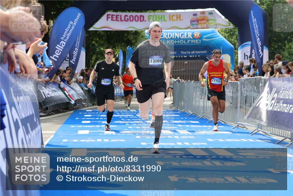 29.06.2025 - hella hamburg halbmarathon Strokosch-Dieckow http://msf.ph/oto/8331990 29.06.2025 10:34:06 Ziel 7884, 7901, 9345, 9376, 11019, 11202, 11227, 13066, 13493, 13494, 14448, 15268, 16724, 17751, 17877, 18906 meine-sportfotos.de