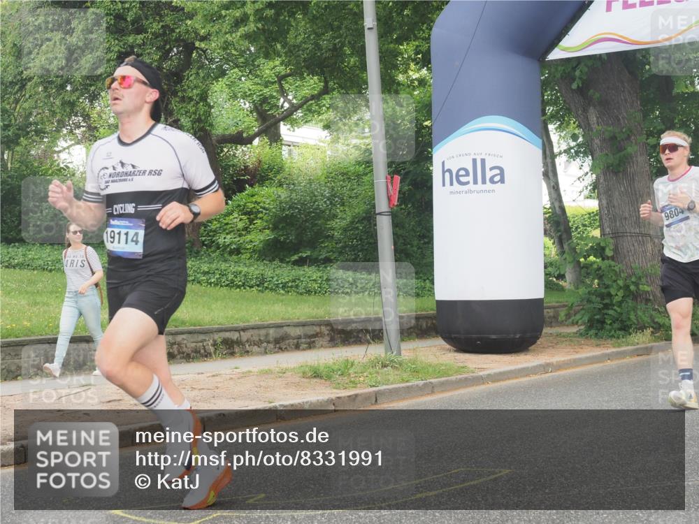 29.06.2025 - hella hamburg halbmarathon KatJ http://msf.ph/oto/8331991 29.06.2025 10:17:28 Zwischen KM18-KM19 2203 meine-sportfotos.de