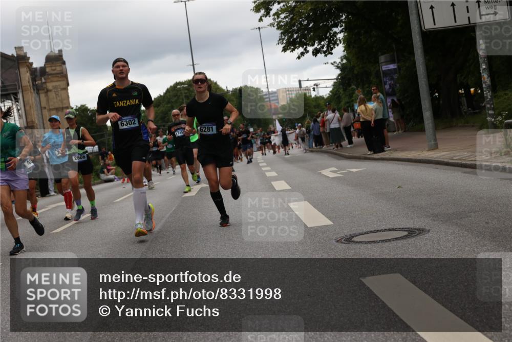 29.06.2025 - hella hamburg halbmarathon Yannick Fuchs http://msf.ph/oto/8331998 29.06.2025 10:51:45 20KM 1611, 2025, 2236, 2606, 2759, 2806, 2883, 2907, 3093, 3141, 3575, 4426, 4467, 4579, 4632, 4833, 5391, 6281, 6302, 6531, 6595, 6892, 7138, 7833, 9450, 9485, 10599, 13465, 14571, 15217, 15229, 16517, 17415, 17455, 17543, 18068, 18501, 18508, 18762, 18891 meine-sportfotos.de