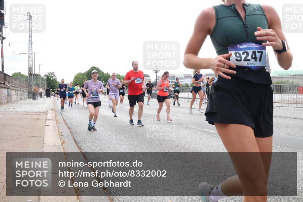 29.06.2025 - hella hamburg halbmarathon Lena Gebhardt http://msf.ph/oto/8332002 29.06.2025 10:37:57 Lombardsbrücke 7696, 11087, 9247, 1196, 1394, 1475, 1578, 1742, 1799, 1901, 1966, 1985, 2199, 2640, 2786, 2853, 3230, 3242, 3246, 3633, 3716, 3880, 4414, 4921, 5139, 5186, 5300, 5522, 5713, 5875, 6199, 6243, 6362, 6697, 6821, 6930, 6955, 7118, 7124, 7165, 7244, 7321, 7350, 7552, 7629, 7696, 7914, 8985, 9247, 9288, 9895, 10159, 10506, 10836, 11087, 11543, 12123, 12254, 12472, 12824, 16680, 17798 meine-sportfotos.de