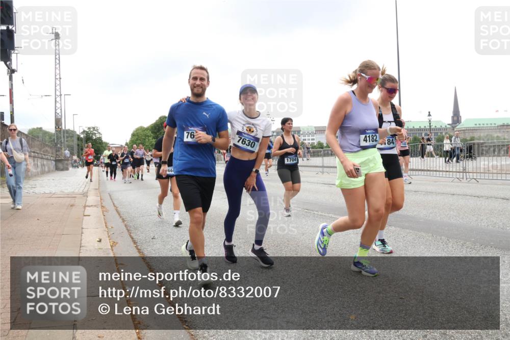 29.06.2025 - hella hamburg halbmarathon Lena Gebhardt http://msf.ph/oto/8332007 29.06.2025 10:47:33 Lombardsbrücke 444, 76, 4182, 84, 7630, 1704, 1045, 1185, 1246, 1434, 1463, 1523, 1607, 1618, 1639, 1704, 1926, 2148, 2407, 2491, 2537, 2555, 2704, 2790, 2882, 2994, 3339, 4037, 4184, 4325, 4423, 4483, 4806, 4895, 4974, 4975, 5621, 5622, 5895, 6255, 6256, 6879, 6995, 7403, 7430, 7431, 7630, 7631, 7970, 8105, 8131, 8270, 8550, 8706, 8915, 8953, 9018, 9687, 10658, 10991, 11351, 11458, 11730, 11738, 11802, 11909, 12431 meine-sportfotos.de
