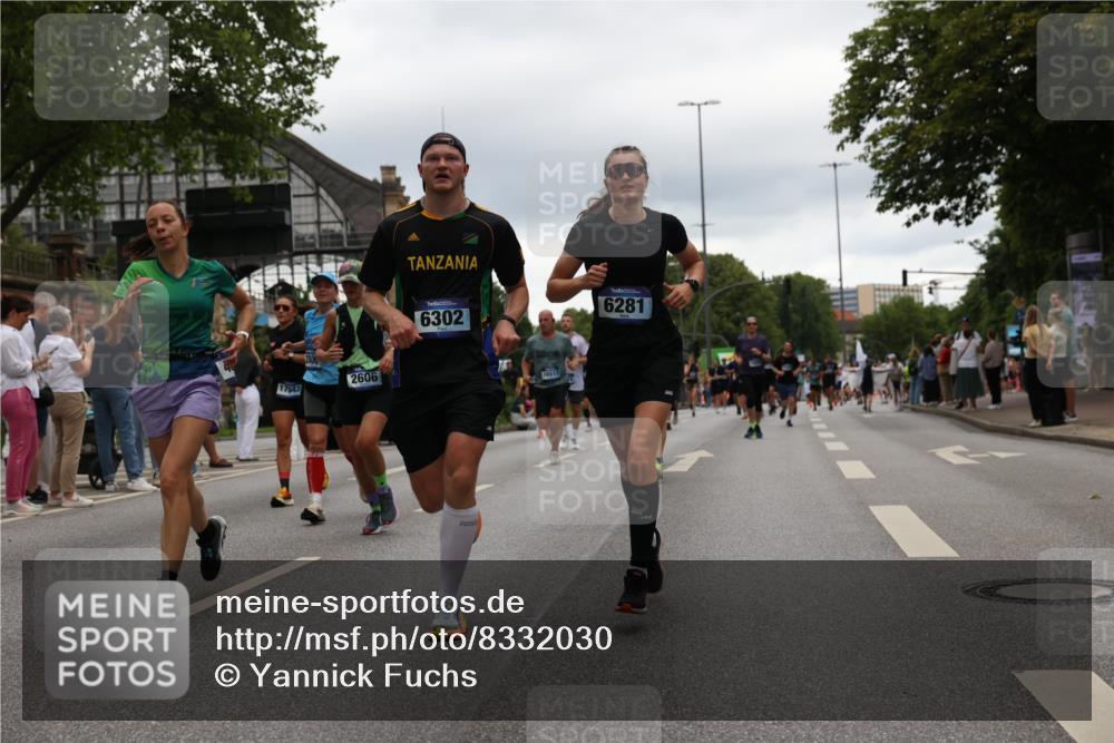 29.06.2025 - hella hamburg halbmarathon Yannick Fuchs http://msf.ph/oto/8332030 29.06.2025 10:51:46 20KM 1611, 2025, 2236, 2606, 2759, 2806, 2883, 2907, 3093, 3141, 3575, 4426, 4467, 4579, 4632, 4833, 5391, 6281, 6302, 6531, 6595, 7138, 7833, 9450, 9485, 10599, 11645, 13465, 14571, 15217, 15229, 16517, 17415, 17455, 17543, 18068, 18501, 18508, 18587, 18762, 18891 meine-sportfotos.de
