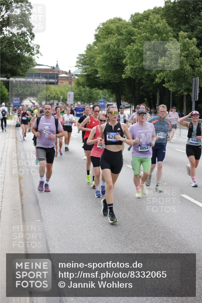 29.06.2025 - hella hamburg halbmarathon Jannik Wohlers http://msf.ph/oto/8332065 29.06.2025 10:40:24 Lombardsbrücke 1075, 1323, 2042, 2173, 2206, 2299, 2858, 3121, 3306, 3432, 3694, 4044, 4411, 4530, 4612, 4774, 4775, 4972, 5753, 6098, 6163, 6289, 7293, 7956, 8053, 8054, 8429, 8430, 9009, 9237, 9437, 9946, 10166, 10920, 10940, 11053, 11513, 11514, 11686, 12191, 12610, 12692, 12699, 13145, 13773, 15154, 15905, 16028, 16297, 16449, 16450, 17267, 19087, 19168 meine-sportfotos.de