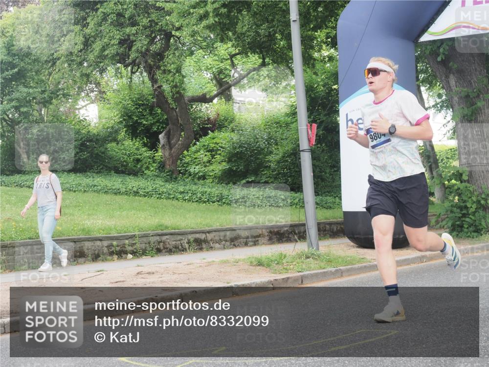 29.06.2025 - hella hamburg halbmarathon KatJ http://msf.ph/oto/8332099 29.06.2025 10:17:28 Zwischen KM18-KM19 2203 meine-sportfotos.de