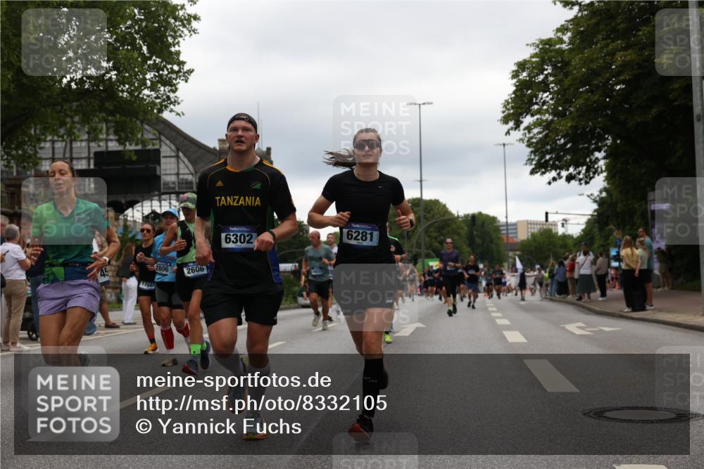 29.06.2025 - hella hamburg halbmarathon Yannick Fuchs http://msf.ph/oto/8332105 29.06.2025 10:51:46 20KM 1611, 2025, 2236, 2606, 2759, 2806, 2883, 2907, 3093, 3141, 3575, 4426, 4467, 4579, 4632, 4833, 5391, 6281, 6302, 6531, 6595, 7138, 7833, 9450, 9485, 10599, 11645, 13465, 14571, 15217, 15229, 16517, 17415, 17455, 17543, 18068, 18501, 18508, 18587, 18762, 18891 meine-sportfotos.de