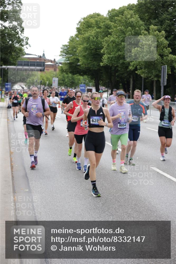 29.06.2025 - hella hamburg halbmarathon Jannik Wohlers http://msf.ph/oto/8332147 29.06.2025 10:40:24 Lombardsbrücke 1075, 1323, 2042, 2173, 2206, 2299, 2858, 3121, 3306, 3432, 3694, 4044, 4411, 4530, 4612, 4774, 4775, 4972, 5753, 6098, 6163, 6289, 7293, 7956, 8053, 8054, 8429, 8430, 9009, 9237, 9437, 9946, 10166, 10920, 10940, 11053, 11513, 11514, 11686, 12191, 12610, 12692, 12699, 13145, 13773, 15154, 15905, 16028, 16297, 16449, 16450, 17267, 19087, 19168 meine-sportfotos.de