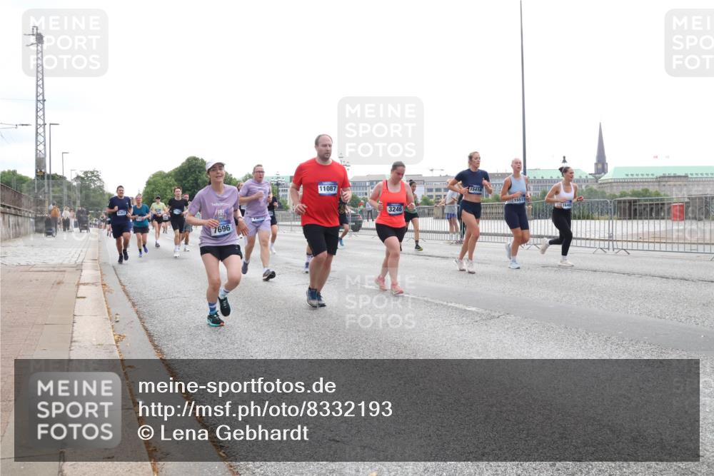 29.06.2025 - hella hamburg halbmarathon Lena Gebhardt http://msf.ph/oto/8332193 29.06.2025 10:37:57 Lombardsbrücke 6362, 7696, 11087, 3246, 15418, 15511, 1196, 1394, 1475, 1578, 1742, 1799, 1901, 1966, 1985, 2199, 2640, 2786, 2853, 3230, 3242, 3246, 3633, 3716, 3880, 4414, 4921, 5139, 5186, 5300, 5522, 5713, 5875, 6199, 6243, 6362, 6697, 6821, 6930, 6955, 7118, 7124, 7165, 7244, 7321, 7350, 7552, 7629, 7696, 7914, 8985, 9247, 9288, 9895, 10159, 10506, 10836, 11087, 11543, 12123, 12254, 12472, 12824, 16680, 17798 meine-sportfotos.de