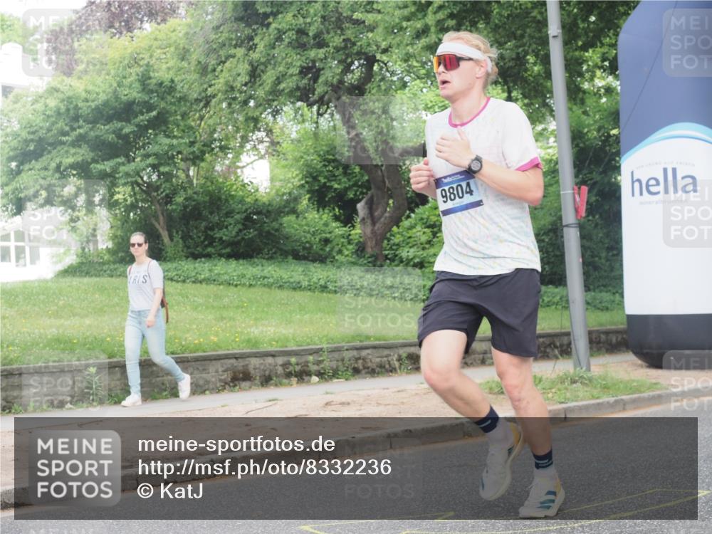 29.06.2025 - hella hamburg halbmarathon KatJ http://msf.ph/oto/8332236 29.06.2025 10:17:29 Zwischen KM18-KM19 1577 meine-sportfotos.de