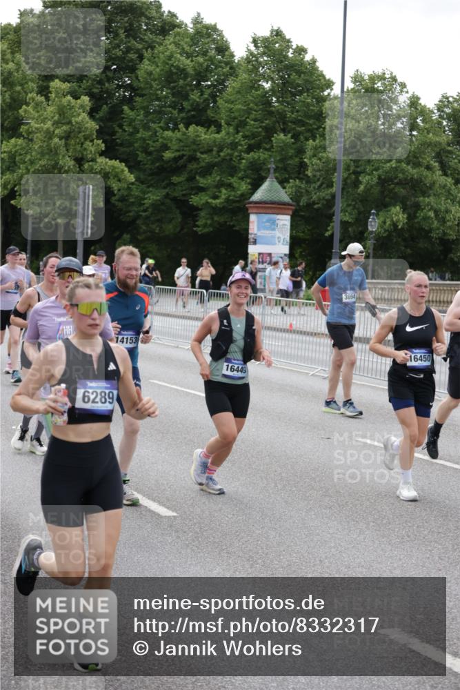 29.06.2025 - hella hamburg halbmarathon Jannik Wohlers http://msf.ph/oto/8332317 29.06.2025 10:40:25 Lombardsbrücke 1075, 1323, 2042, 2173, 2206, 2299, 2858, 3121, 3306, 3432, 3694, 4044, 4234, 4530, 4612, 4774, 4775, 4972, 5753, 6098, 6163, 6289, 6842, 7293, 7956, 8053, 8054, 8429, 8430, 9009, 9237, 9437, 9946, 10166, 10920, 10940, 11053, 11513, 11514, 11686, 12191, 12610, 12692, 12699, 13773, 15154, 15905, 16028, 16297, 16449, 16450, 17233, 17234, 17267, 19087, 19168 meine-sportfotos.de