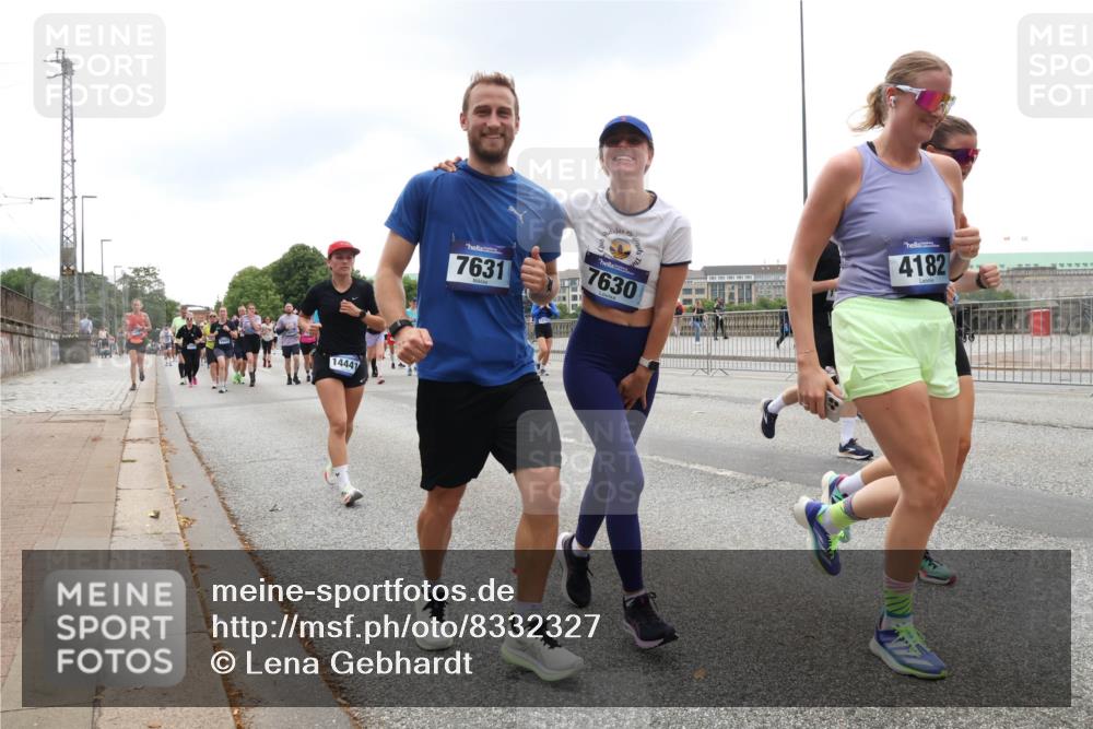 29.06.2025 - hella hamburg halbmarathon Lena Gebhardt http://msf.ph/oto/8332327 29.06.2025 10:47:33 Lombardsbrücke 14441, 4182, 7631, 7630, 1045, 1185, 1246, 1434, 1463, 1523, 1607, 1618, 1639, 1704, 1926, 2148, 2407, 2491, 2537, 2555, 2704, 2790, 2882, 2994, 3339, 4037, 4184, 4325, 4423, 4483, 4806, 4895, 4974, 4975, 5621, 5622, 5895, 6255, 6256, 6879, 6995, 7403, 7430, 7431, 7630, 7631, 7970, 8105, 8131, 8270, 8550, 8706, 8915, 8953, 9018, 9687, 10658, 10991, 11351, 11458, 11730, 11738, 11802, 11909, 12431 meine-sportfotos.de